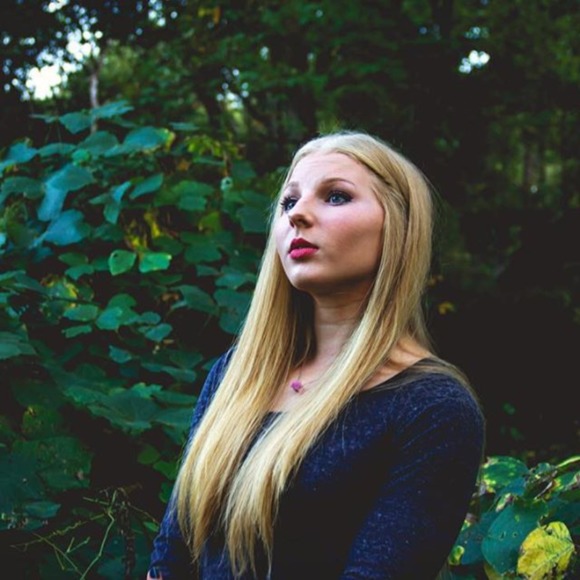 julie__bouton
